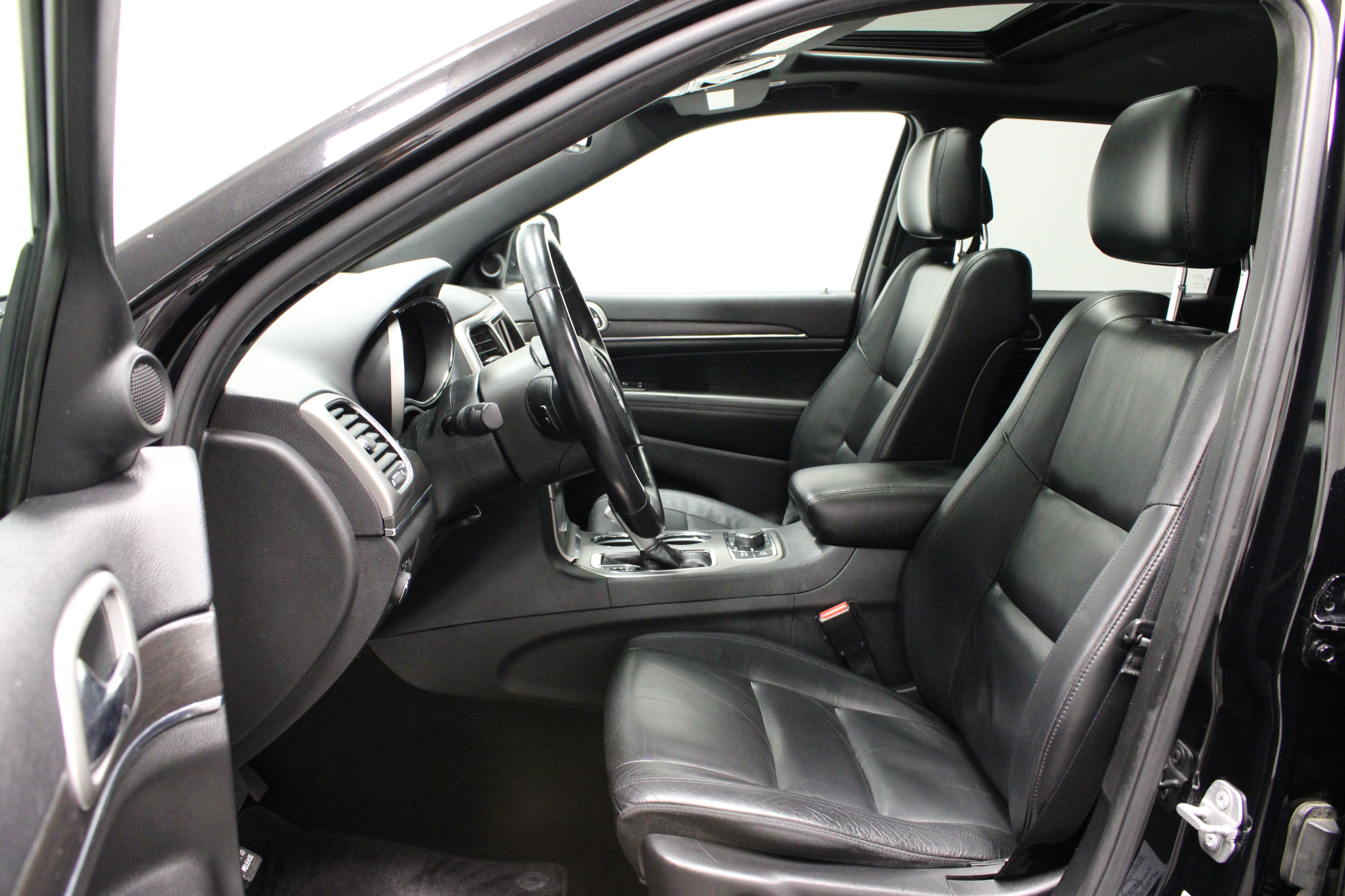 Used 2018 Jeep Grand Cherokee Limited AWD/4WD image 14