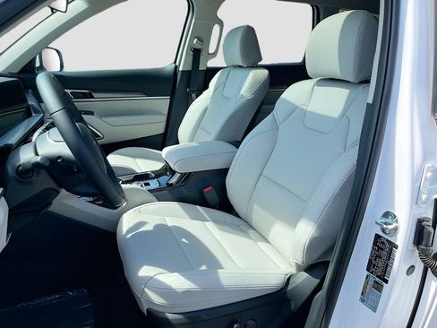 New 2025 Kia Telluride S image 14