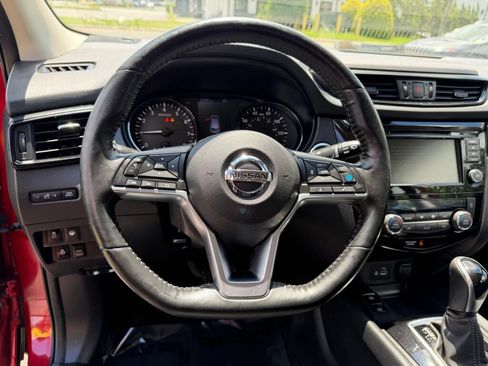 Used 2019 Nissan Rogue Sport SV w/ Technology Package AWD/4WD image 12