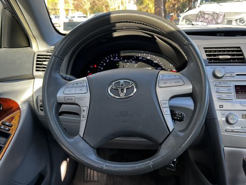 Used 2011 Toyota Camry XLE image 31