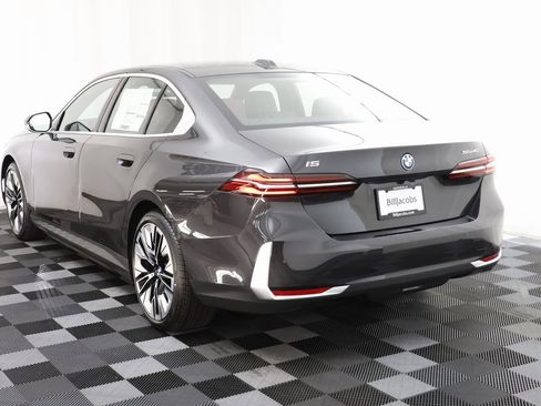 New 2025 BMW i5 xDrive40 w/ Premium Package image 16