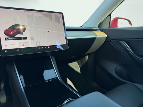 Used 2021 Tesla Model Y 2WD image 42