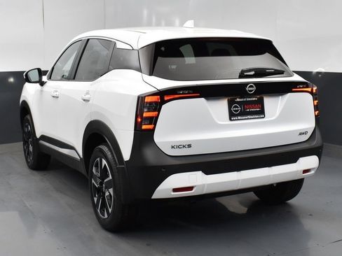 New 2025 Nissan Kicks SV image 6