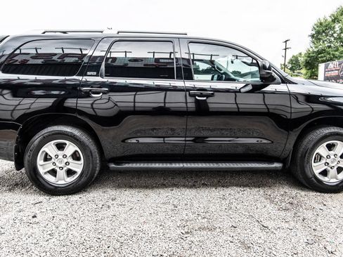 Used 2018 Toyota Sequoia SR5 RWD image 10