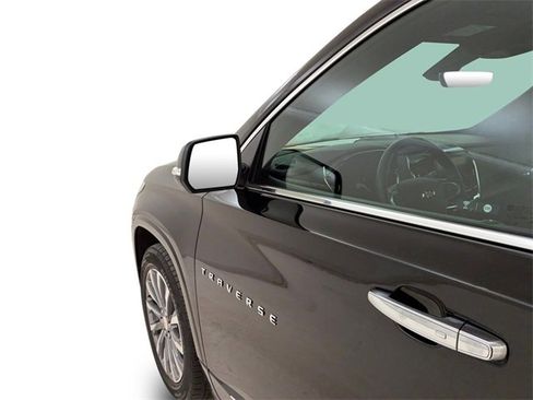 Used 2023 Chevrolet Traverse Premier image 10