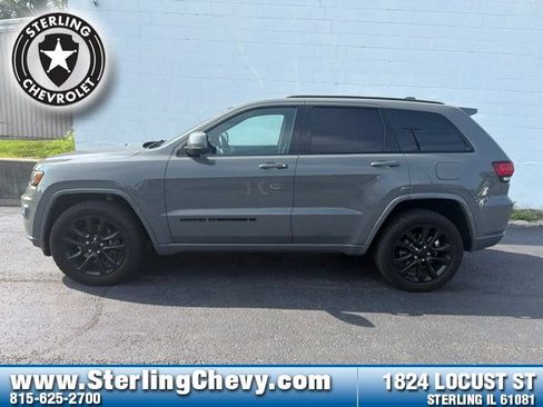 Used 2022 Jeep Grand Cherokee Laredo X AWD/4WD image 2