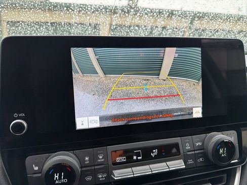 Used 2025 Toyota Grand Highlander AWD image 23