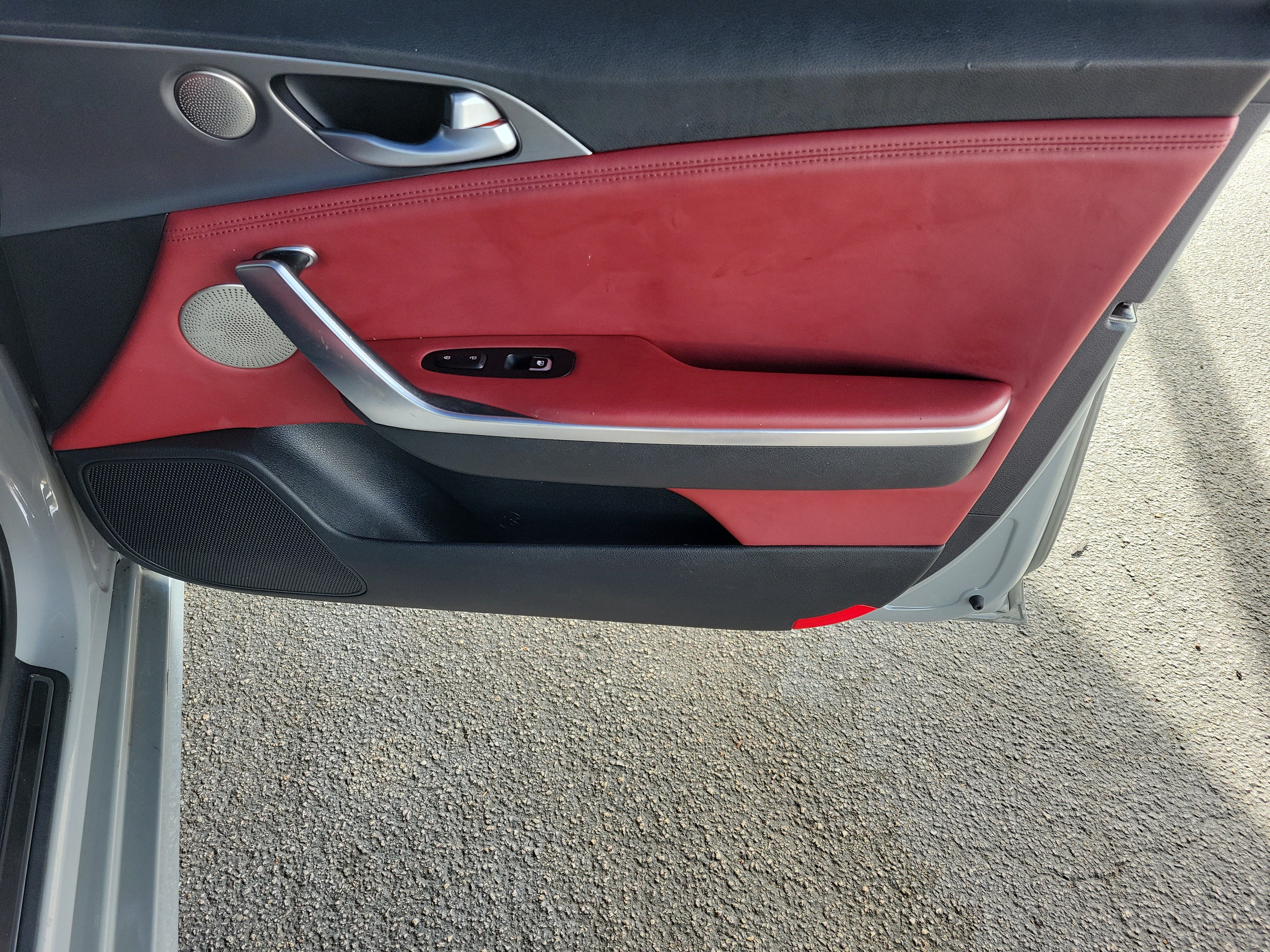 Used 2020 Kia Stinger GT1 RWD image 11