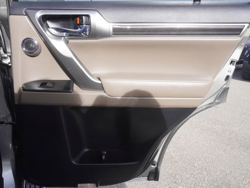 Used 2023 Lexus GX 460 Luxury image 25