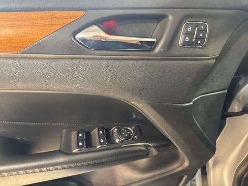 Used 2018 Lincoln MKC Select w/ Select Plus Package image 17