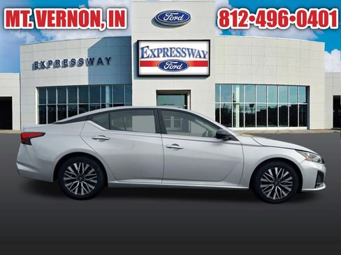 Used 2024 Nissan Altima 2.5 SV image 6