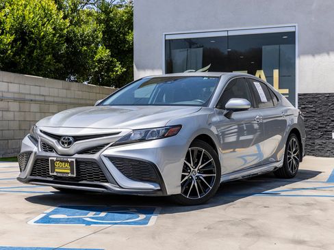 Used 2024 Toyota Camry SE FWD image 5