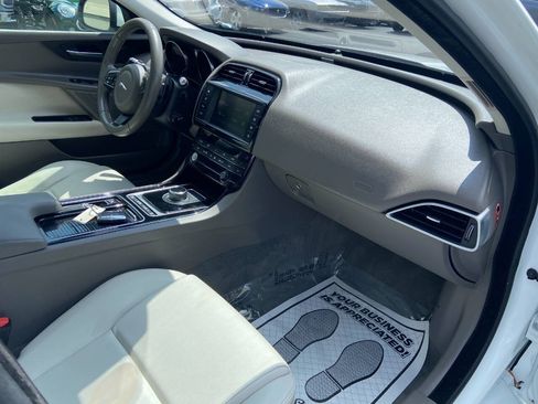 Used 2018 Jaguar XE Premium RWD image 12