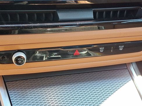 Used 2025 BMW 330i xDrive Sedan w/ M Sport Package image 16