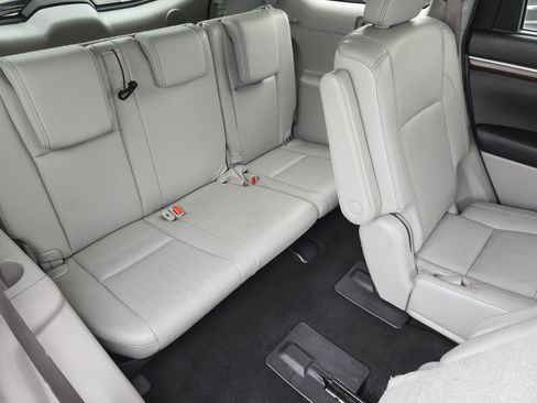 Used 2016 Toyota Highlander Limited image 20