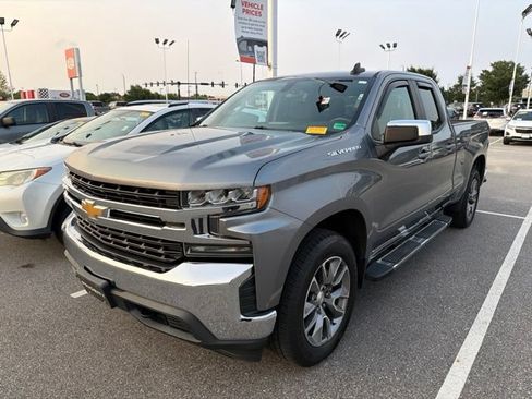 Used 2021 Chevrolet Silverado 1500 LT w/ Convenience Package II AWD/4WD image 2