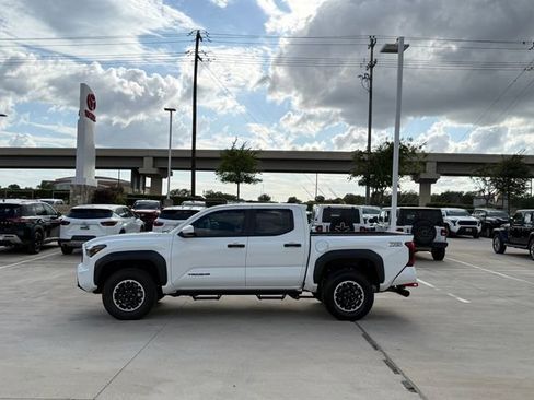Used 2025 Toyota Tacoma TRD Off-Road image 7