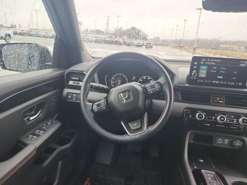 Used 2024 Honda Pilot TrailSport image 15