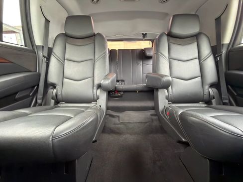Used 2018 Cadillac Escalade Luxury RWD image 28