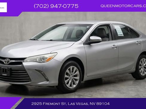 Used 2017 Toyota Camry LE image 1