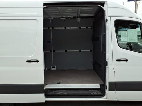 Used 2025 Mercedes-Benz Sprinter 2500 image 23