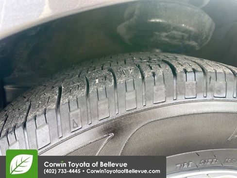 Used 2022 Toyota Prius L Eco image 28