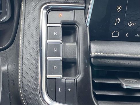 Used 2022 GMC Yukon SLT w/ SLT Luxury Package image 25