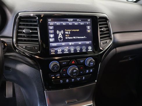 Used 2020 Jeep Grand Cherokee Altitude image 5