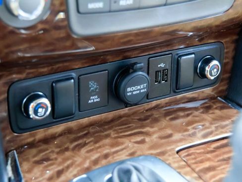 Used 2019 Nissan Armada Platinum w/ Captain's Chairs Package RWD image 18