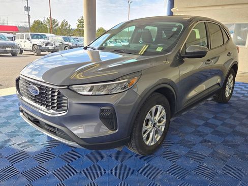 Used 2023 Ford Escape Active w/ Tech Pack #2 AWD/4WD image 3