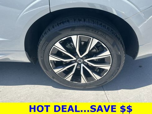 Used 2024 Volvo XC60 B5 Plus AWD/4WD image 11