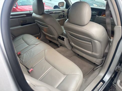 Used 2005 Lincoln Town Car Signature Limited image 30