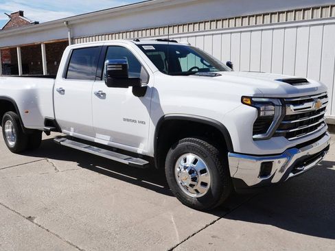 New 2026 Chevrolet Silverado 3500 LTZ w/ LTZ Plus Package AWD/4WD image 2