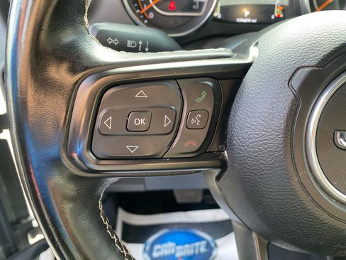 Used 2021 Jeep Gladiator Sport image 15