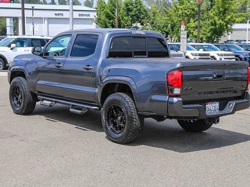 Used 2022 Toyota Tacoma SR AWD/4WD image 2