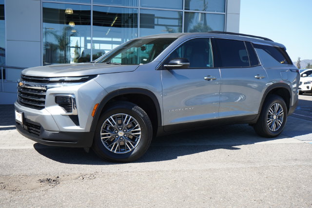 Used 2026 Chevrolet Traverse LT FWD image 4