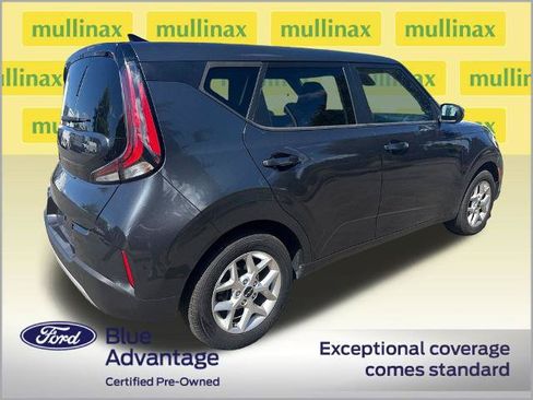Used 2023 Kia Soul LX w/ LX Technology Package FWD image 3
