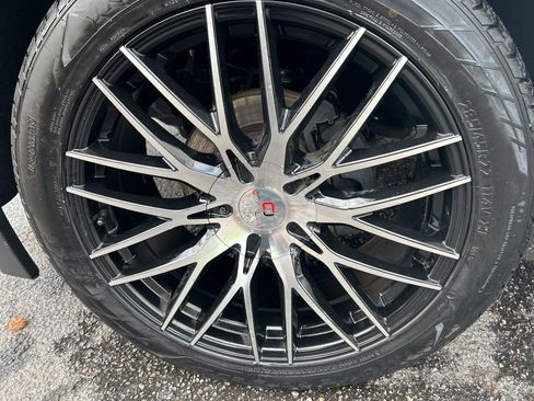 Used 2019 Chevrolet Suburban LT image 24