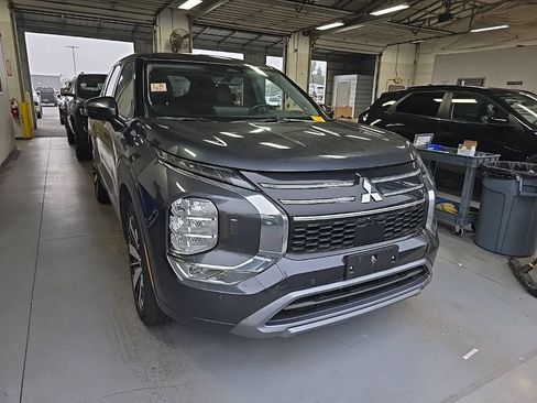 Used 2025 Mitsubishi Outlander AWD image 1