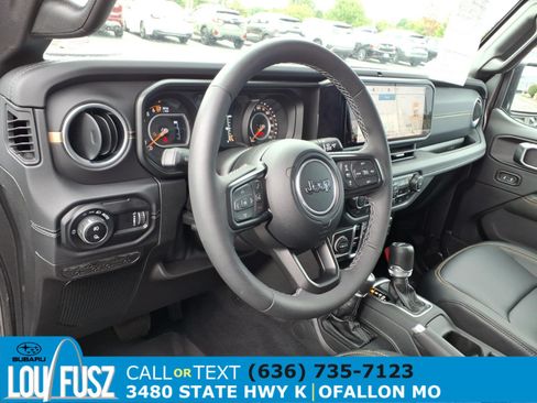 Used 2025 Jeep Gladiator Sport w/ Premium Package AWD/4WD image 8