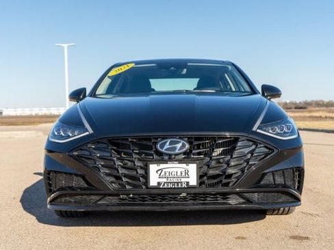 Used 2021 Hyundai Sonata Limited w/ Preferred Accessory Package image 2