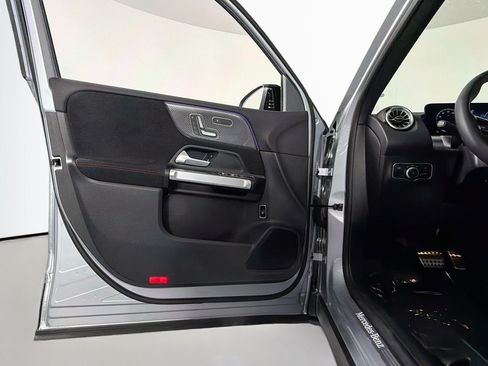 Used 2025 Mercedes-Benz GLB 250 image 20