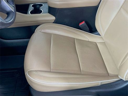 Used 2021 Chevrolet Suburban Premier w/ Premium Package image 21