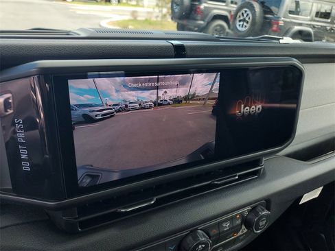 New 2025 Jeep Gladiator Sport image 16