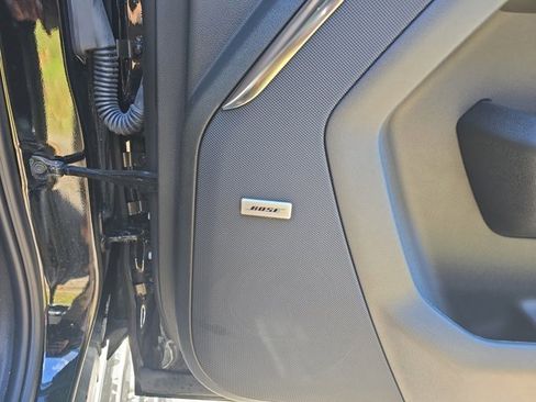 Used 2025 Chevrolet Suburban High Country image 19