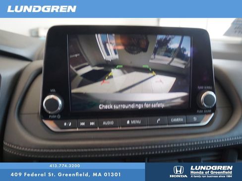 Used 2024 Nissan Rogue S AWD/4WD image 23