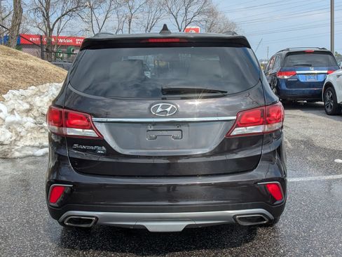 Used 2019 Hyundai Santa Fe XL SE FWD image 4
