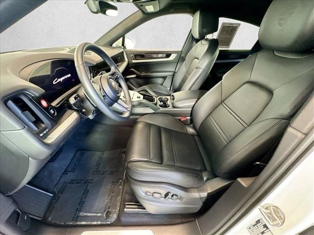 Certified 2025 Porsche Cayenne Coupe AWD/4WD image 5