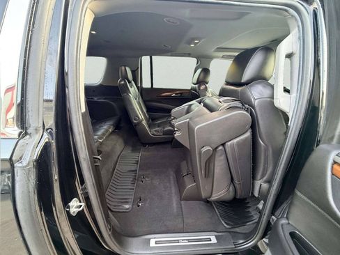 Used 2019 Cadillac Escalade ESV Luxury AWD/4WD image 26