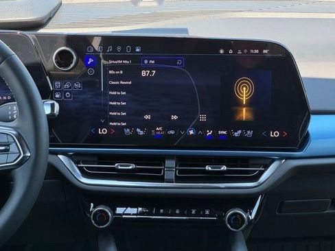 New 2025 Chevrolet Equinox EV LT w/ Convenience Package II FWD image 25